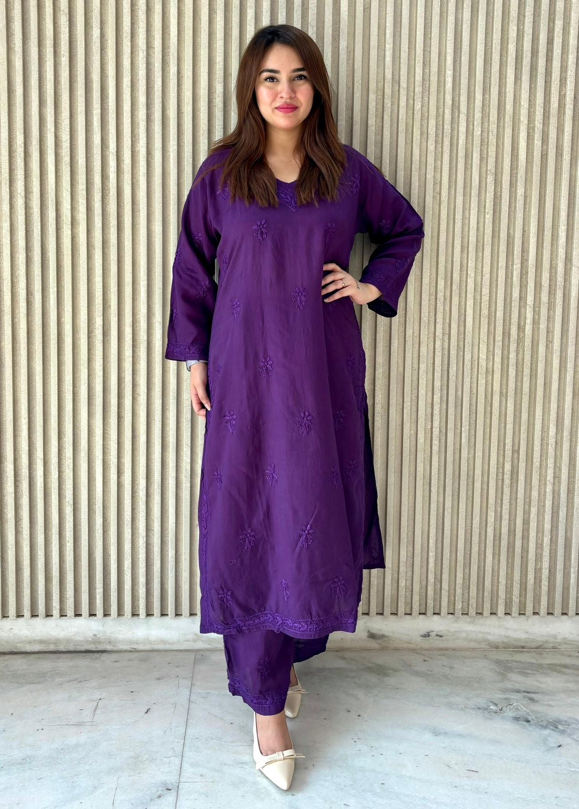 Diya modal chikankari kurta set