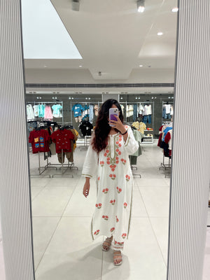 Dia modal Rose chikankari kurta set- white