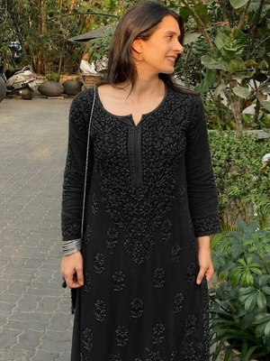 Yasmin modal chikankari kurta set- Black