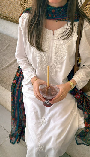 Zaisha Cotton Chikankari Kurta- White