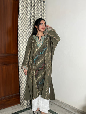 Shaili sozni Woollen Kashmiri Pheran- Olive Green