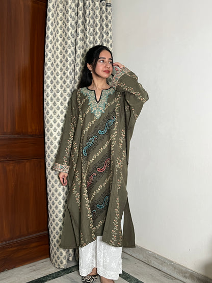 Shaili sozni Woollen Kashmiri Pheran- Olive Green