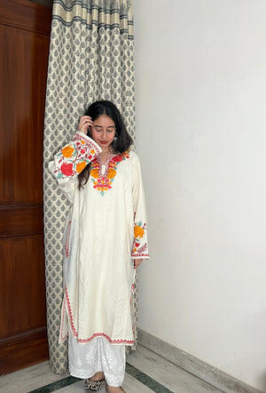Firoza Kashmiri Aari Woollen Pheran- White