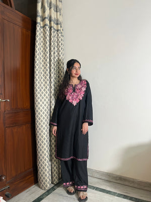 Saira Kashmiri cotton Aari Kurta Set- Black