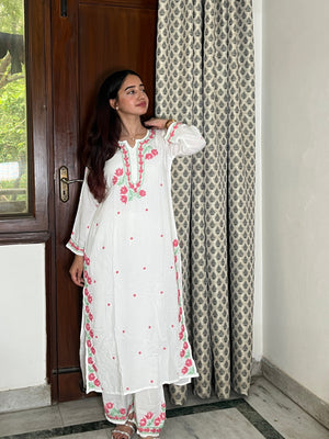 Dia modal Rose chikankari kurta set- white