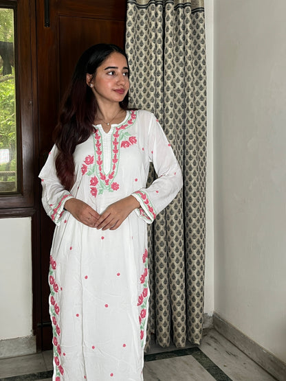 Dia modal Rose chikankari kurta set- white