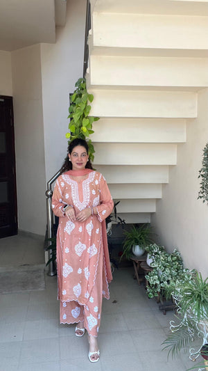 Saili Muslin kurta suit set- Peach