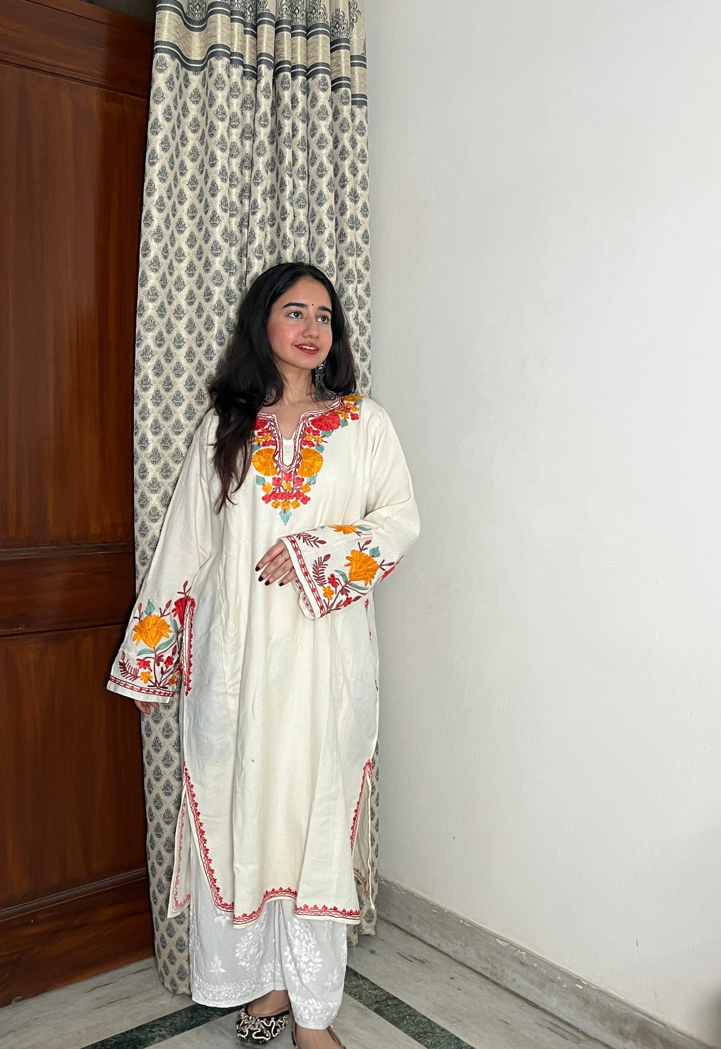 Firoza Kashmiri Aari Woollen Pheran- White